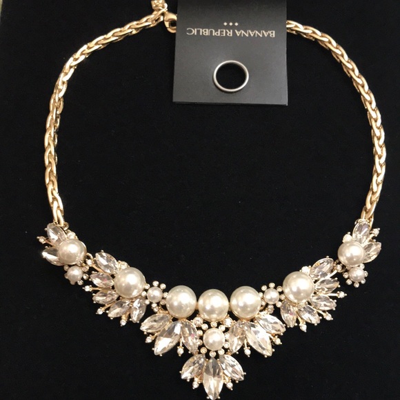 Banana Republic Jewelry - New Banana Republic pearls and crystals necklace.